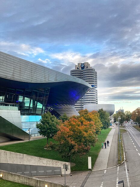 Außenansicht der BMW Welt in München.