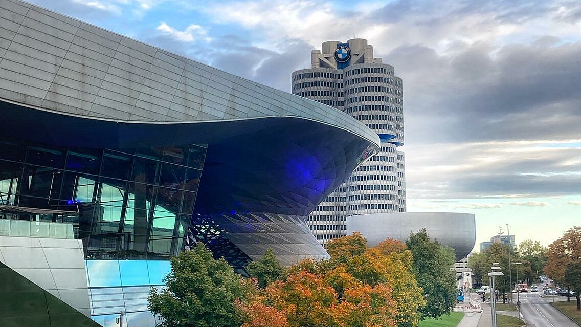 Außenansicht der BMW Welt in München.