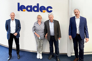 From left to right: Henry Kohlstruck (Executive President Division Europe, Leadec), Sonja and Gunter Scholz (Owner Gunter Scholz Kommunikationstechnik GmbH), Alexander Bonk (SVP Operations Germany, Leadec).