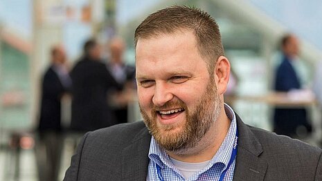 Portrait of Alexander Doebelin, Vice President E-Mobility at Leadec.