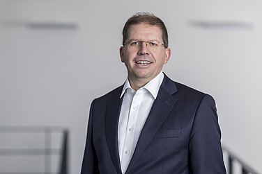 Portrait of Christian Geissler, CFO of the Leadec Group.
